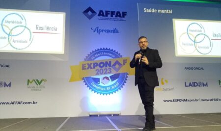 EXPONAF: Profissionais demonstram cada vez mais tato e preparo no atendimento de luto, avalia Rafael Domenciano